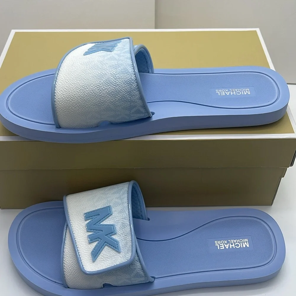 Michael Kors Slide Logo Sandals Palmer Ombré Signature
Light Sky
NWT - Picture 2 of 16